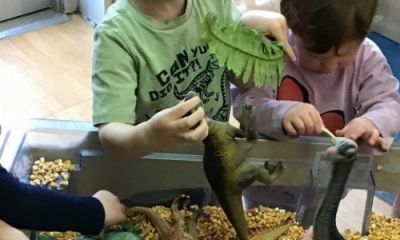 How loud do dinosaurs roar?