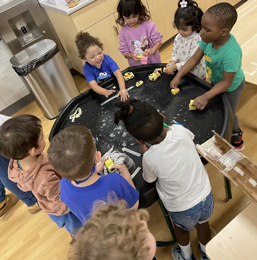 children at the tuff tray