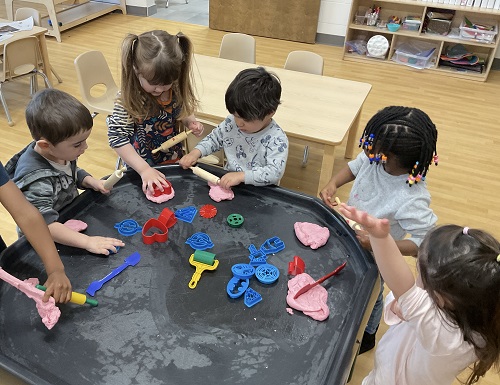 children at the tuff tray