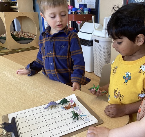 children learning about dinos